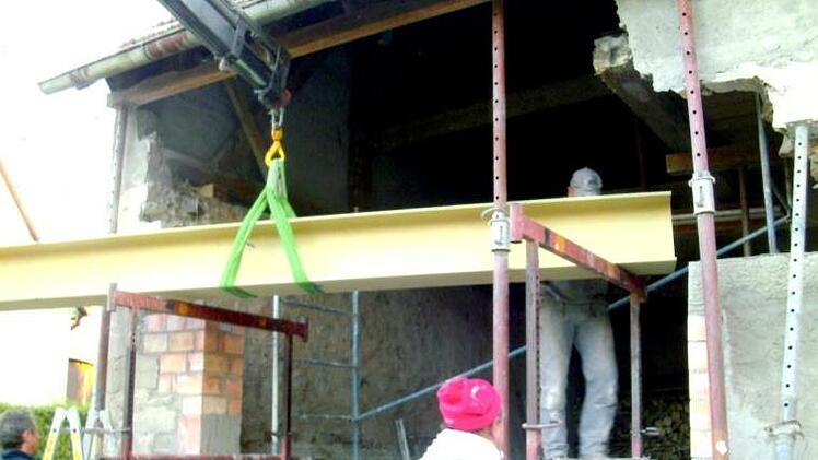 Rund zehn Jahre lang stand dieses Haus in Geusfeld leer, bevor es im Oktober 2010 von Christian Stumpf gekauft wurde. Nach fünf Monaten Innensanierung zog er ein.