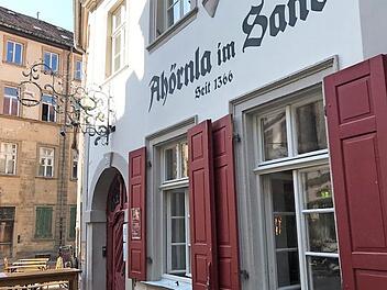 Das Verwaltungsgericht in Bayreuth hebelt die Allgemeinverfügung der Stadt zumindest im "Ahörnla" und zwei weiteren Gastronomiebetrieben im Sandgebiet aus. Dort gilt die Anfang Juli erlassene Verordnung vorerst nicht mehr.   Foto: Michael Wehner