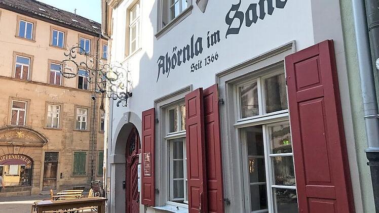 Das Verwaltungsgericht in Bayreuth hebelt die Allgemeinverfügung der Stadt zumindest im "Ahörnla" und zwei weiteren Gastronomiebetrieben im Sandgebiet aus. Dort gilt die Anfang Juli erlassene Verordnung vorerst nicht mehr.   Foto: Michael Wehner