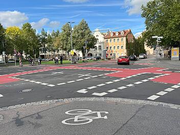 Fehlende Markierungen für den Radverkehr werden am 14. Oktober 2025 aufgebracht