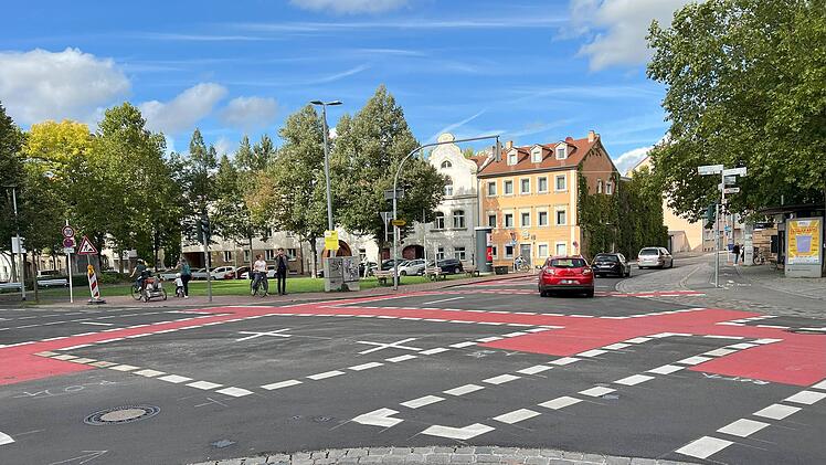 Fehlende Markierungen für den Radverkehr werden am 14. Oktober 2025 aufgebracht