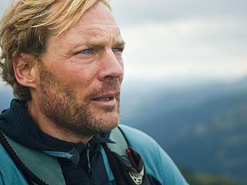 Im Film denkt der Bergsteiger Benedikt B&ouml;hm viel &uuml;ber seinen verlorenen Freund Sebastian nach.