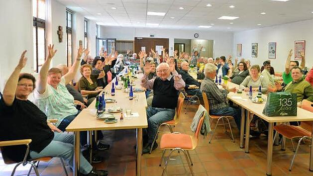 Sich zu melden ist eine Gebärde, die keine Worte braucht. Aber dann wird es schwierig: Wie setzt man "Rotes Moor" in Gesten um? Foto: Torsten Raab