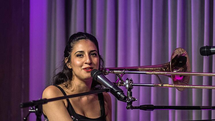 Bei ihrem Coburg-Debüt beeindruckte Noam Vazana das Publikum mit ihrer Vielseitigkeit und Ausdruckskraft. Foto: Jochen Berger