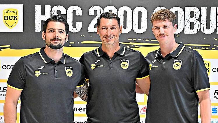 HSC-Coach Anel Mahmutefendic mit den Neuzug&auml;ngen Savvas Savvas (l.) und Sven We&szlig;eling (r.)Hagen Lehmann