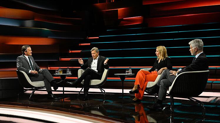 Zu Gast bei Markus Lanz waren am Mittwochabend (von links) Robert Habeck, Journalistin Melanie Amann und Milit&auml;rexperte Carlo Masala.