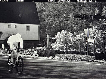 Radfahrer bei Geschwindigkeitskontrolle geblitzt Radfahrer bei Geschwindigkeitskontrolle geblitzt