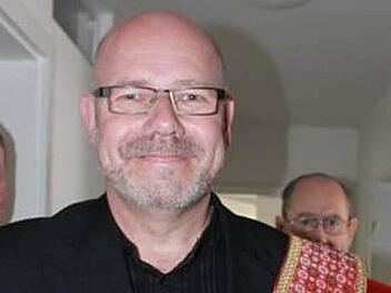 Diakon Sven Steffan bei der Weihe des Pfarrzentrums am Palmsonntag. Zwei Tage später wurde er suspendiert. Foto: Katharina Becht