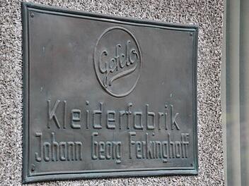 1932 gründete Johann Georg Ferkinghoff in Würzburg eine Herren-Kleiderfabrik. 1953 siedelte sich das Unternehmen in Bad Brücke au an. Im Jahr 2012 wurde die Produktion eingestellt. Foto: Benedikt Borst