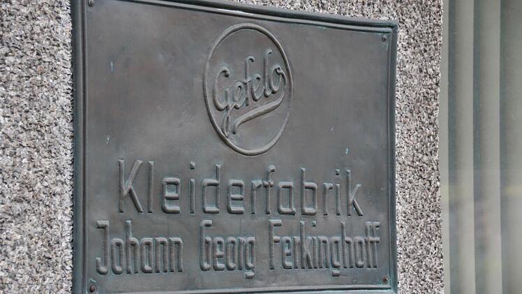1932 gründete Johann Georg Ferkinghoff in Würzburg eine Herren-Kleiderfabrik. 1953 siedelte sich das Unternehmen in Bad Brücke au an. Im Jahr 2012 wurde die Produktion eingestellt. Foto: Benedikt Borst