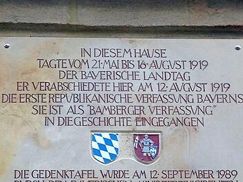 Gedenktafel am Schillerplatz Foto: p