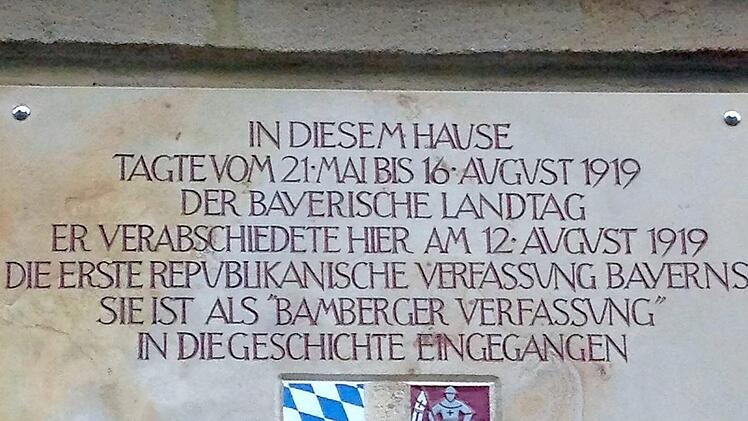 Gedenktafel am Schillerplatz Foto: p