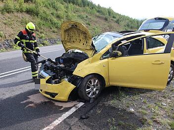 Die Autofahrerin hatte Glück im Unglück. Fotos: Stelzner