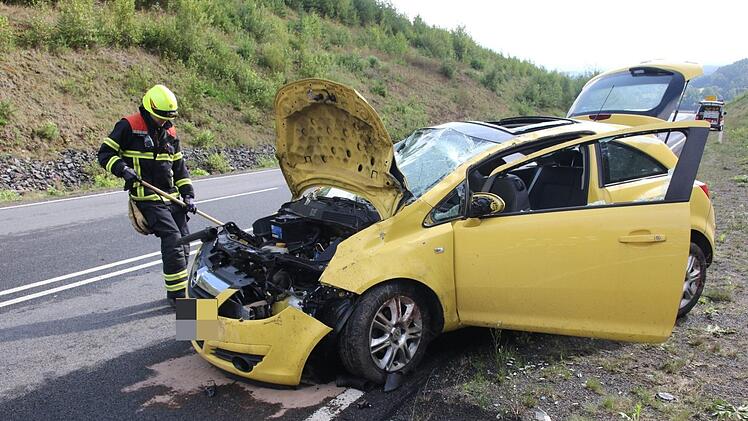 Die Autofahrerin hatte Glück im Unglück. Fotos: Stelzner