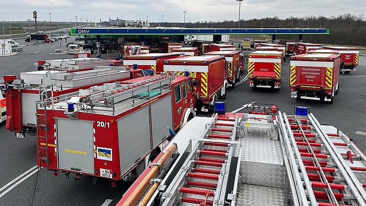 Feucht: Hilfskonvoi der Feuerwehr in die Ukraine
