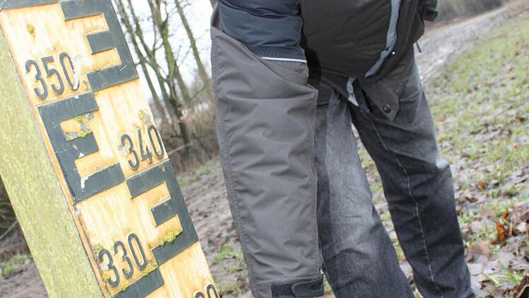 Manfred Utz aus Wiesen führt seit 20 Jahren Hochwasser Protokoll und kommt zu anderen Ergebnissen als die Bahn.