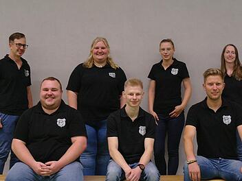 Der neue Vorstand der Döllautaler (hinten von links): Schriftführer Thomas Statt und Janina Matzke, zweite Kassiererin Hanna Wirsing, erste Kassiererin Kerstin Link; (vorne von links): 1. Vorsitzender Rene Matzke, Jugendwart Florian Wirsing und 2. Vorsitzender Mario Wirsing.