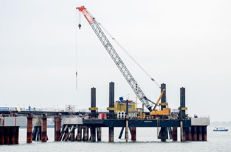 Schwimmende LNG-Terminals deutlich teurer als geplant