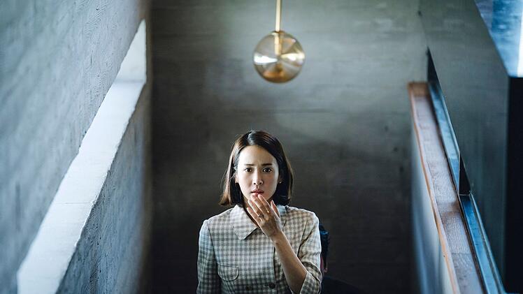 Yeon-kyo (Jo Yeo-jeong) hat keine Vorstellung davon, was in ihrem Haus vor sich geht.