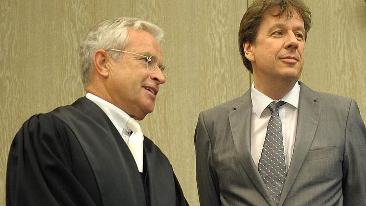 Beim Kachelmann-Prozess war Rechtsanwalt Johann Schwenn - hier zusammen mit dem Wettermoderator - gar nicht medienscheu. Im Verfahren am Landgericht Bayreuth will er nicht fotografiert werden. Foto: Roland Wittek / dpa