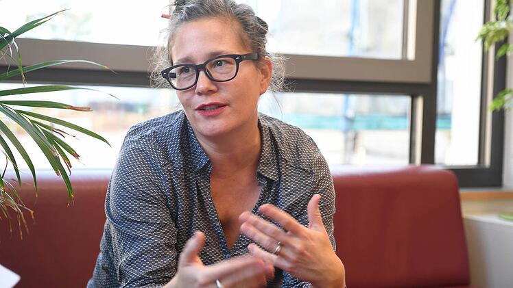 Simone Veenstra ist als Schülerin am Ehrenbürg-Gymnasium von ihrem Theaterlehrer Detlef Palt sehr unterstützt worden - "das habe ich bis heute nicht vergessen". Foto: Ronald Rinklef