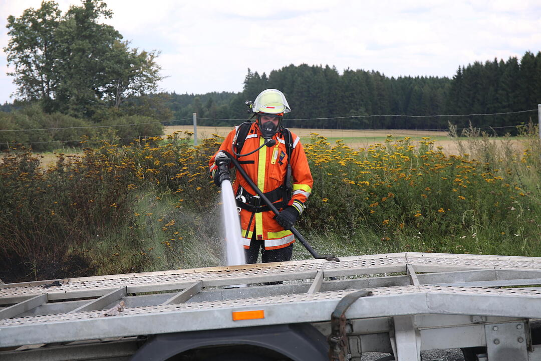 Kleintransporter brennt komplett aus:  A9 bei Münchberg komplett gesperrt
