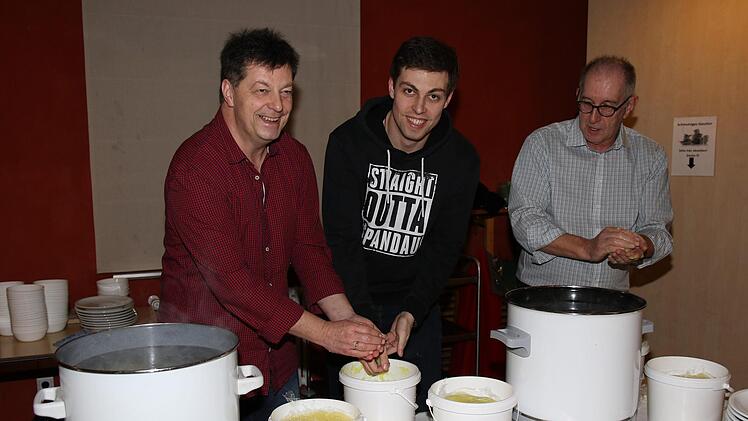 Klöße werden geformtDesombre