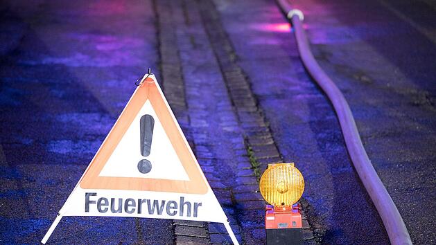 In den frühen Morgenstunden wurde die Feuer zu einem Brand im Palm Beach in Stein bei Nürnberg gerufen. Symbolfoto: EPA/CHRISTIAN HARTMANN