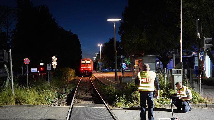 Zug erfasst Kind
