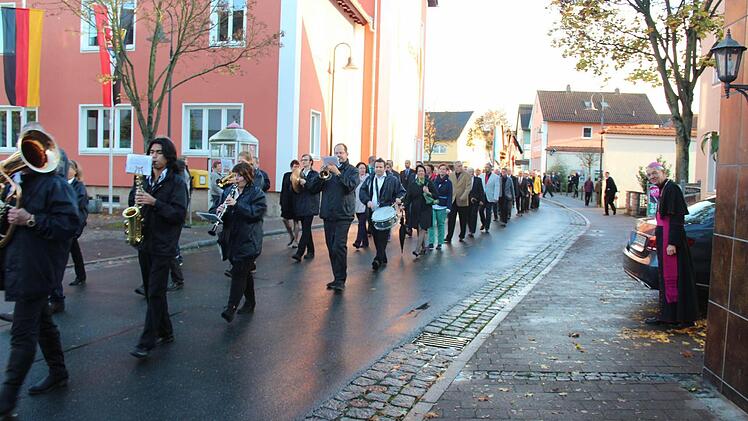 Der Erzbischof trifft ein.