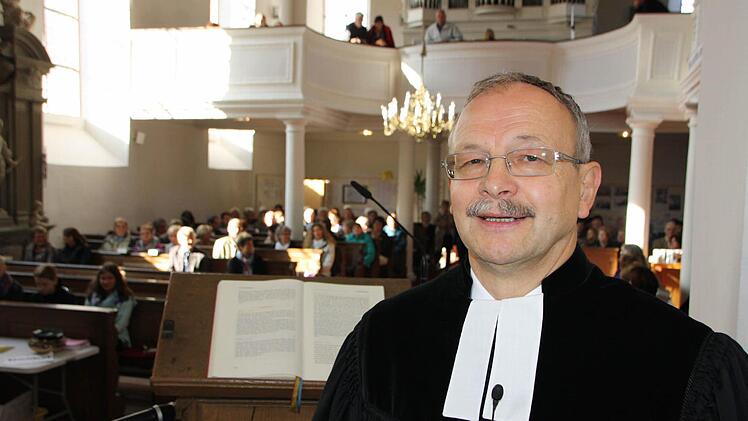 Pfarrer Horndasch in der Zeitofser Kirche. Foto: Ralf Ruppert