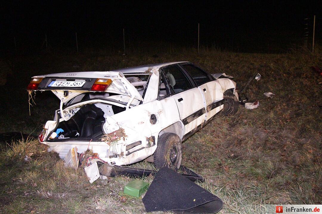 Auto ueberschlaegt sich auf der A3 mehrfach - Fahrer stirbt am Unfallort