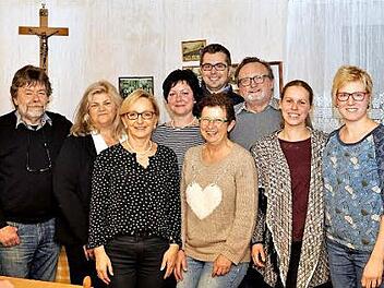 Der neue Vorstand des Theatervereins Glosberg (v. l.): Roland Wahl, Rosi Wahl, Karin Spindler, Susanne Welscher, Heidi Förtsch, Johannes Loika, Clemens Spindler, Christine Röhricht, Julia Greser.  Foto: Hofmann