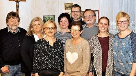 Der neue Vorstand des Theatervereins Glosberg (v. l.): Roland Wahl, Rosi Wahl, Karin Spindler, Susanne Welscher, Heidi Förtsch, Johannes Loika, Clemens Spindler, Christine Röhricht, Julia Greser.  Foto: Hofmann