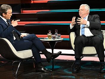 CDU-Politiker J&uuml;rgen Hardt offenbarte bei "Markus Lanz", dass Fernreisen aufgrund des Irankrieges k&uuml;nftig betroffen sein werden.