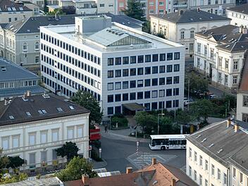 Zentrale Lage und bald im Besitz der Stadt: das frühere Kreiswehrersatzamt an der Promenade.  Foto: Ronald RInklef