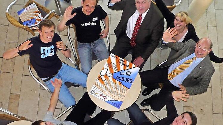 Blick zurück ins Jahr 2010: Damals wurde der "Runde Tisch Jugend" erneut belebt. Beteiligt waren damals (von links unten im Uhrzeigersinn): Juri Friedel, Jonas Bedford-Strohm, Ulrich Schmerbeck, Norbert Tessmer, Julia Ulmann, Hans-Heinrich Ulmann und Pascal Scheller. Foto: CT-Archiv/Lisa Braunersreuther