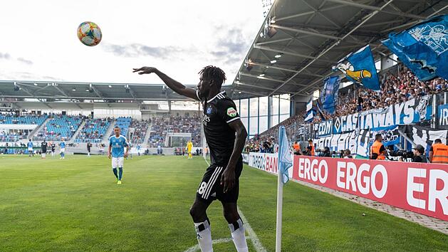HSV-Spieler Bakery Jatta in Aktion. Foto: Robert Michael/dpa