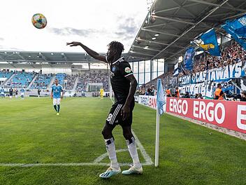 HSV-Spieler Bakery Jatta in Aktion. Foto: Robert Michael/dpa
