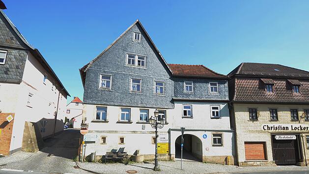 F&uuml;r die Nutzung des Anwesens "Marktplatz 6" wurde eine Machbarkeitsstudie in Auftrag gegeben. Denkbar w&auml;ren darin eine Gastronomie und drei Appartements. Dabei soll der historische Charakter bewahrt bleiben. Markt K&uuml;ps