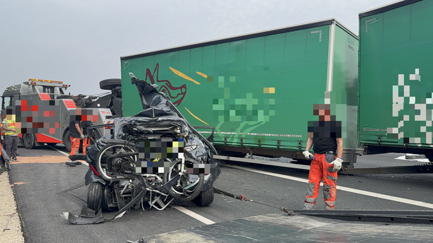 Gaffer behindern Einsatzkräfte