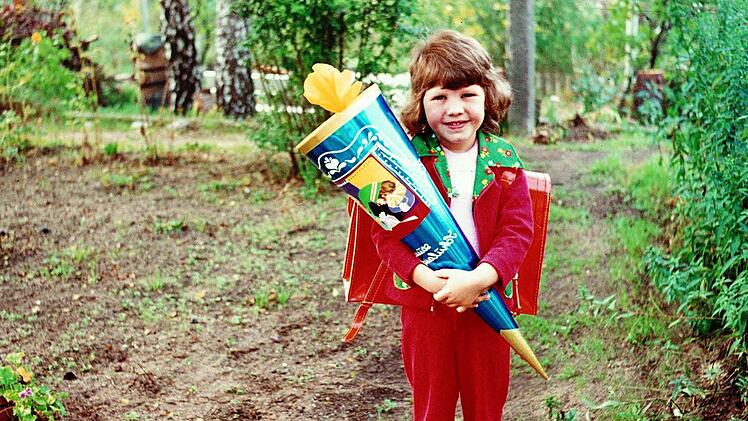 Sabine bei ihrem ersten Schultag 1974