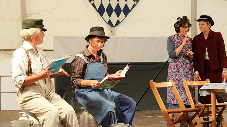 Der Bauernverband blickte in seinem Theaterstück auf die Gründungszeiten des Bauernverbandes und der Landjugend zurück. Foto: Michael Stelzner