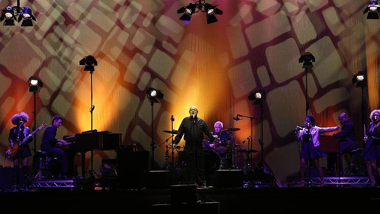 Farben frohe Lichteffekte auf der großen Bühne: Joe Cocker in Coburg.Foto: Barbara Herbst
