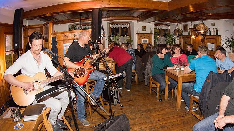 Die Jungs von "Solid Rock" machten im "Dümpfelschöpfer" ihrem Bandnamen alle Ehre. Alle Fotos: Klaus Gagel