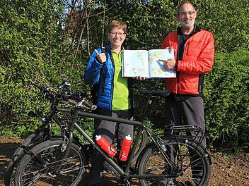 Dem Start in die große weite Radl-Welt steht für Michael Griebel und Claudia Endmann nichts mehr entgegen.  Foto: Bertram Wagner