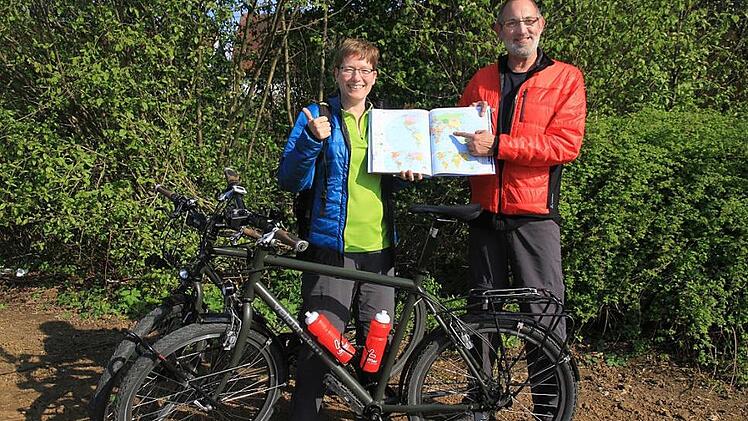 Dem Start in die große weite Radl-Welt steht für Michael Griebel und Claudia Endmann nichts mehr entgegen.  Foto: Bertram Wagner