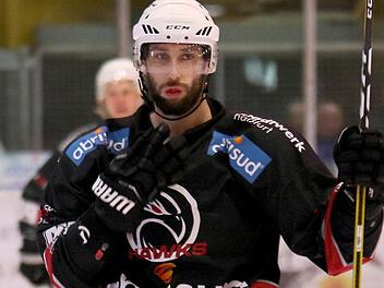 Drei Tore, zwei in der Schlussminute, als die Hawks noch mit 3:4 im Hintertreffen lagen: Michal Babkovic, der "Spieler des Abends", sorgte  in Dorfen in letzter Minute noch für den ersten Sieg des ESC. Ralf Naumann