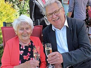 Eleonore Kahl mit Zweitem Bürgermeister Helmut Schleicher Foto: See