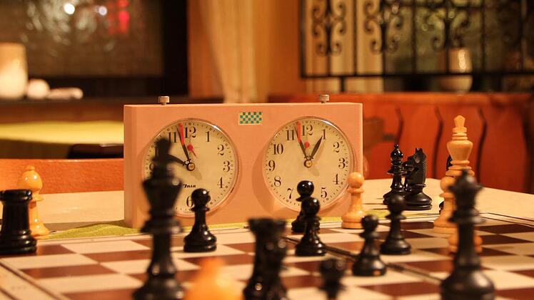 Die Zeit läuft... Fünf Minuten dauert eine Partie.